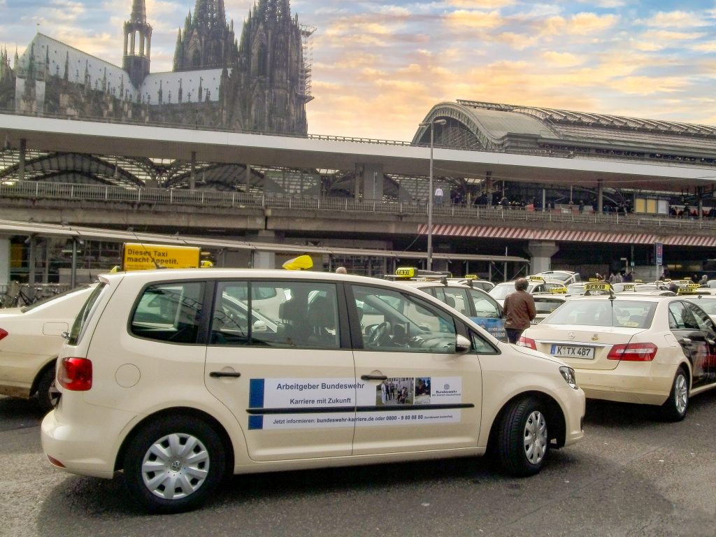 Bundeswehr Taxiwerbung Out Of Home Kampagne Bundeswehr
